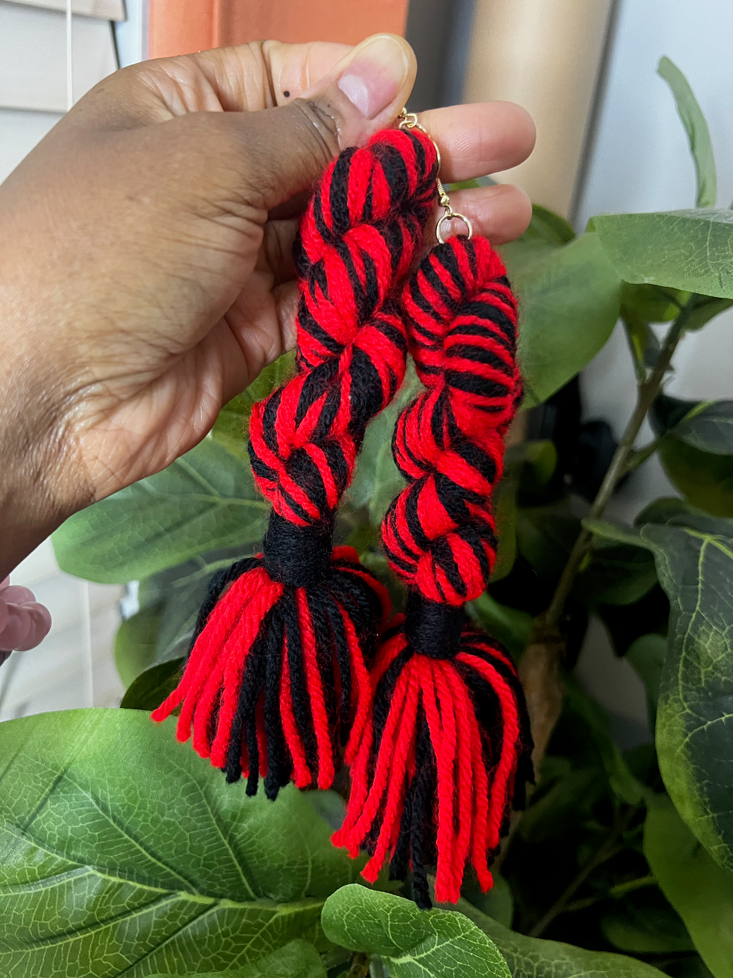 RED AND BLACK TWISTED EARRINGS