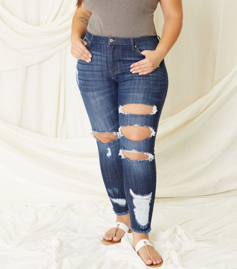 KAN CAN DISTRESSED DARK WASH SKINNY JEANS